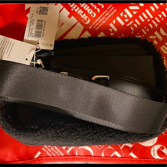 Sold out! Lululemon Everywhere Fleece Belt Bag NWT - Picture 4 of 7